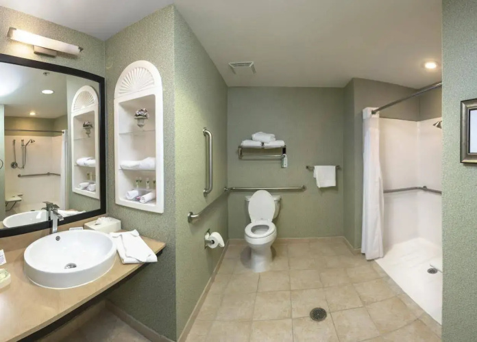 Holiday Inn Express & Suites Warminster - Horsham by IHG