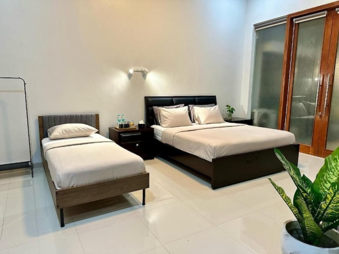 Standard Quadruple Family room