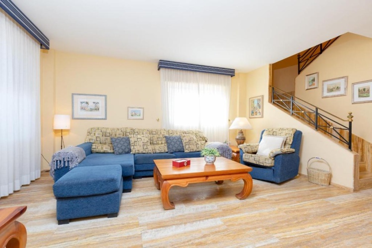 4 Bedrooms Cottage