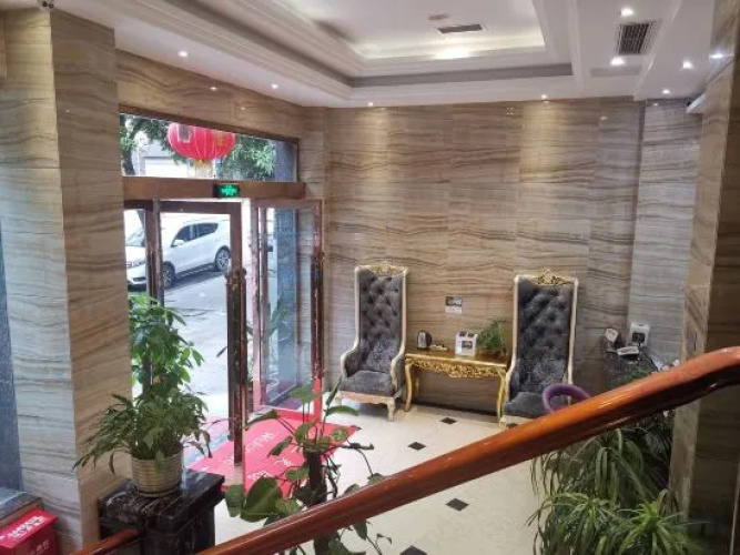 Yi Long Hua Chen Impress Business Hotel