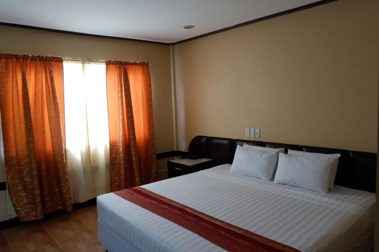 Holiday Spa Hotel