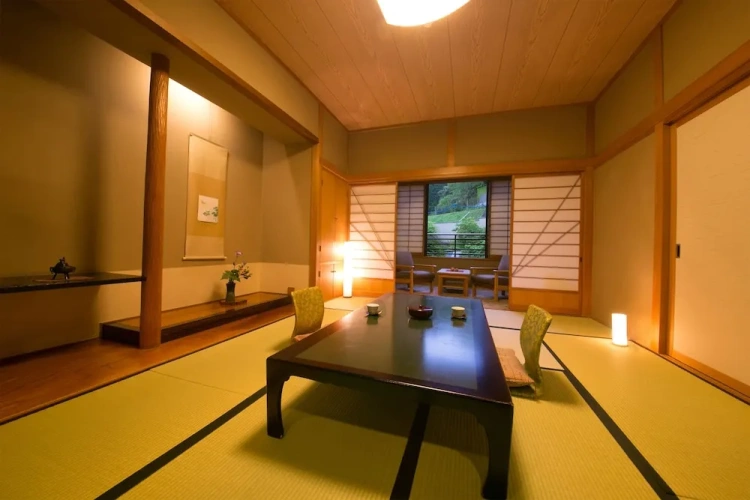 Japanese Style Shirakikan room