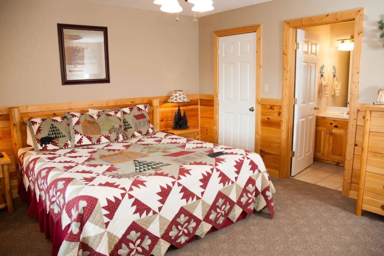 AMERICAN BEAUTY - 5 Br Cabin