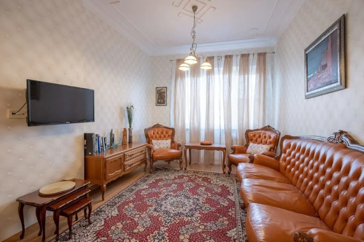 FM Deluxe 2-BDR Apartment - Artilcious