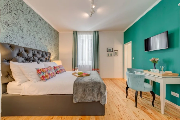 Deluxe Double room with city view