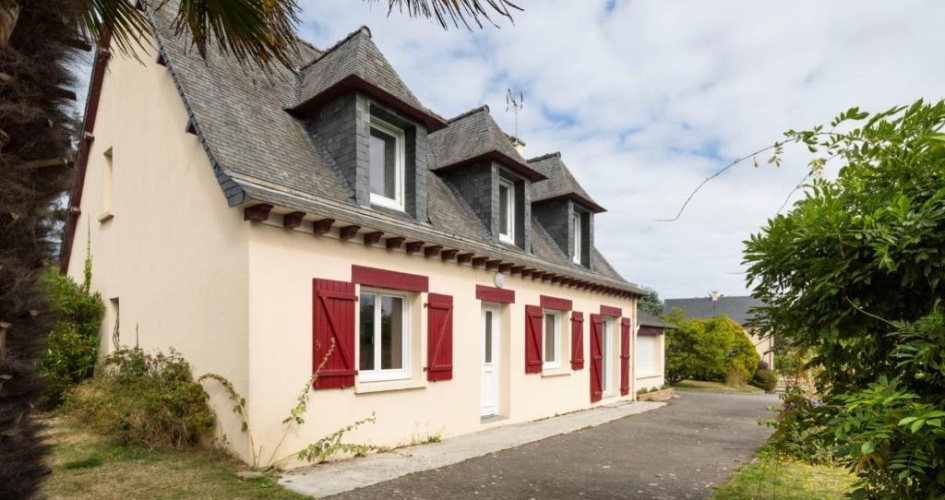 4 Bedrooms Cottage