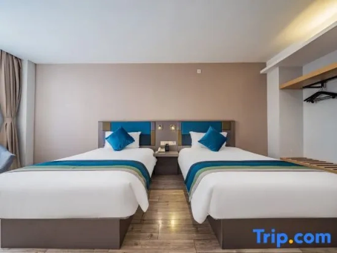 Standard Twin room with sunset view