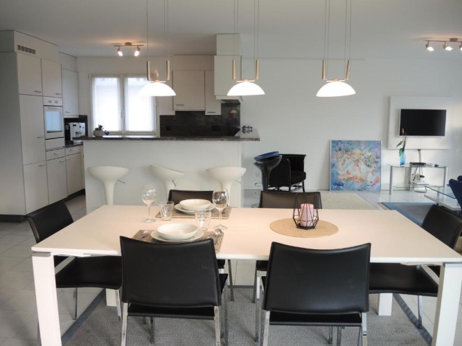 3 Bedrooms Apartment
