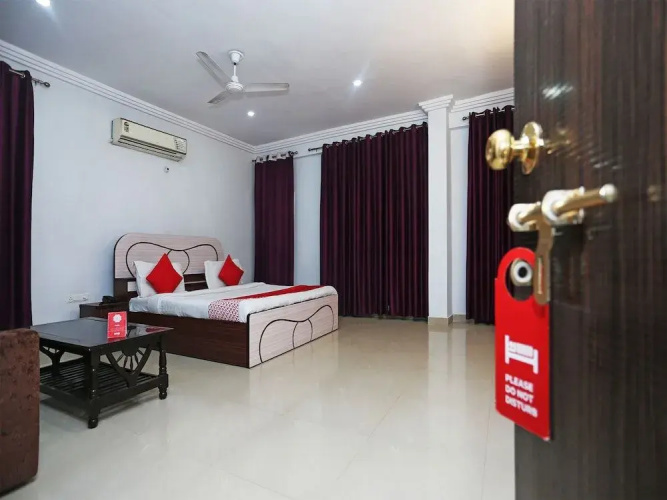 OYO 18648 Raj Inn