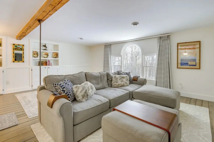 Cozy Wolfeboro Home w/ Private Deck: 1 Mi to Lake!
