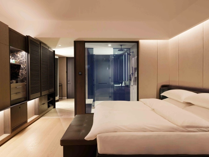 Deluxe Double room with city view