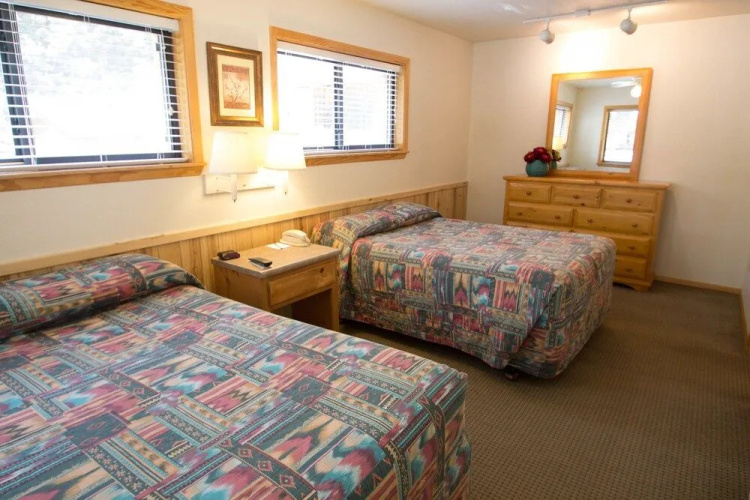 Thunderbird Lodge