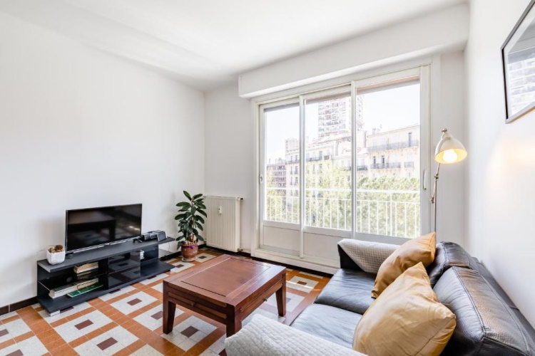 2 Bedrooms Apartment