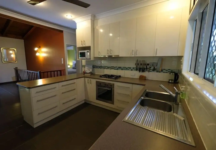 4 Bedrooms Cottage
