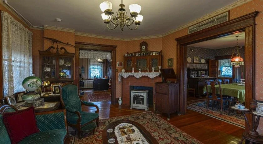 The Candlelight Inn