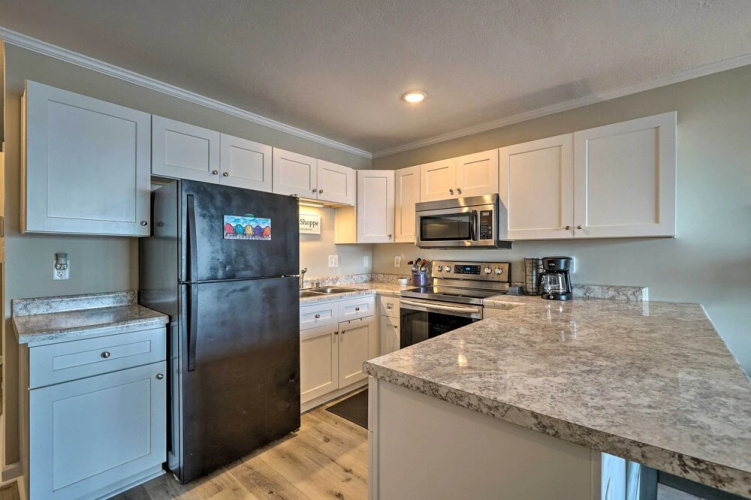 Chic Oceanfront North Topsail Beach Condo w/ Deck
