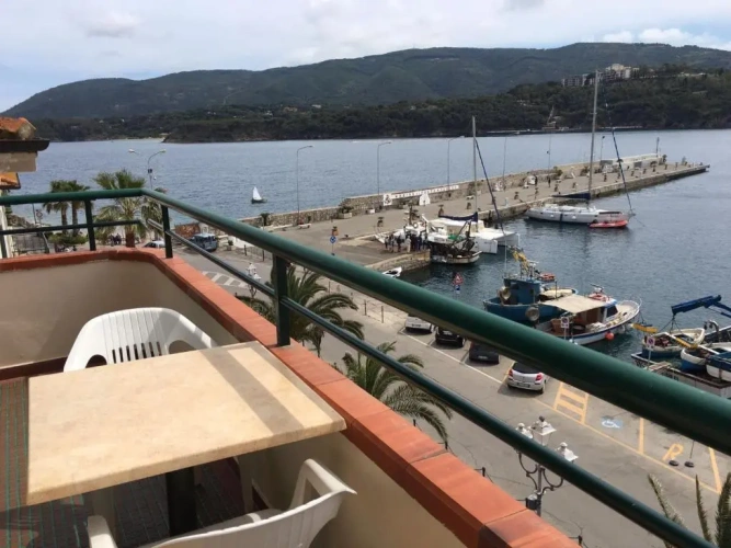 Standard Triple room with sea view