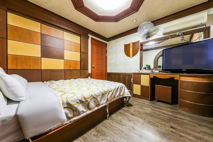Pine Motel