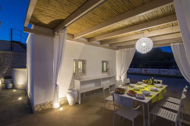 4 Bedrooms Villa