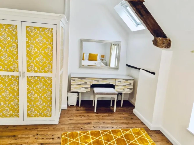 4 Bedrooms Cottage