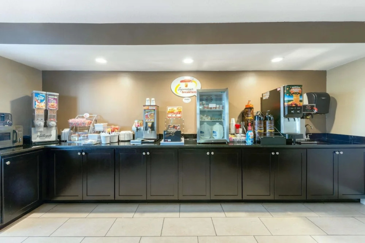 Super 8 Springfield East