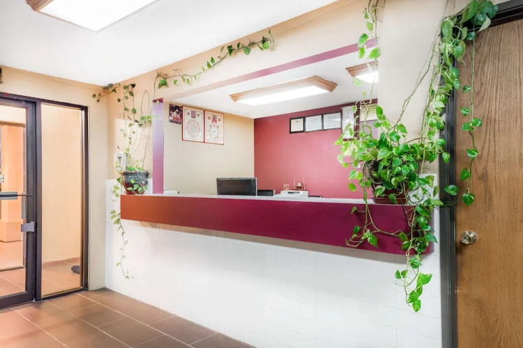 Super 8 by Wyndham Paris
