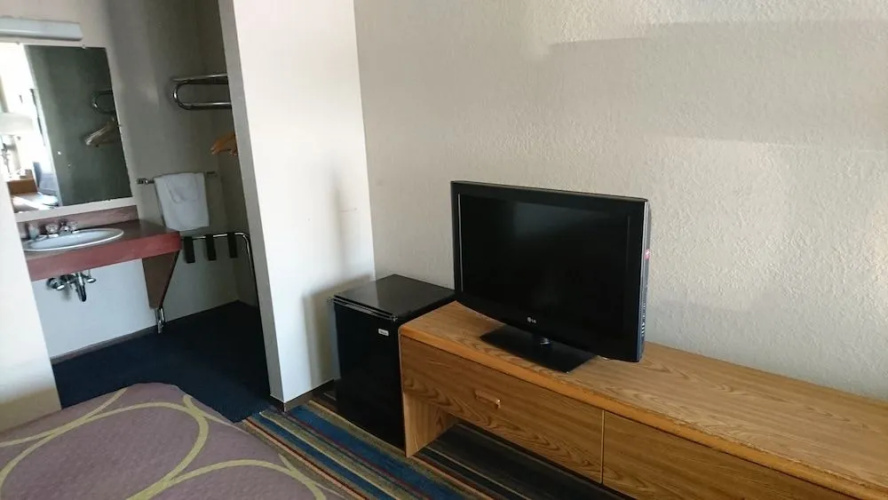 Burton Inn & Suites