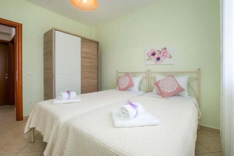 Mantos Apartment