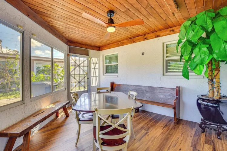 6 Mi to Beaches: Modern Bradenton Getaway!