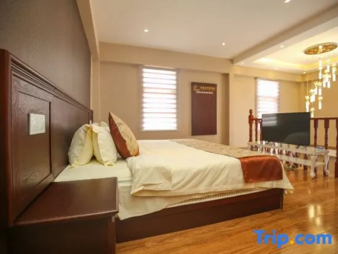 Premier Triple Duplex Suite with lake view
