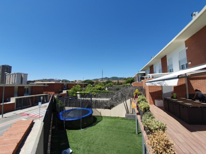 5 Bedrooms Villa