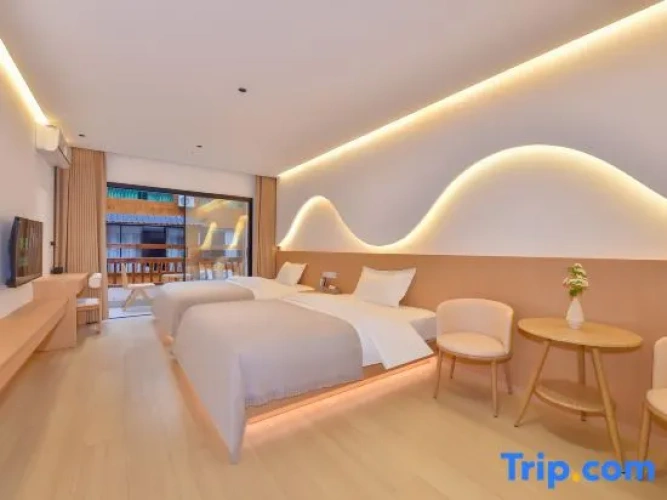 Standard Twin room with balcony
