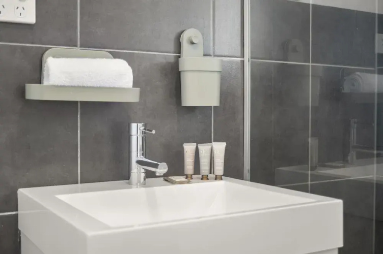 Sleek Richmond 1-bed Close to Everything