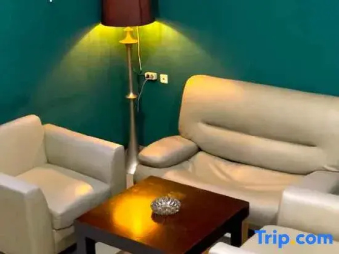 M o M Guest House