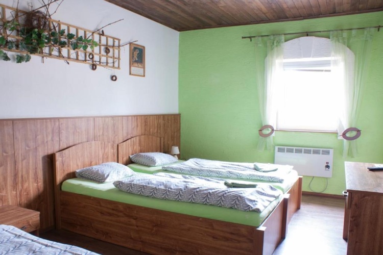 Standard Triple room