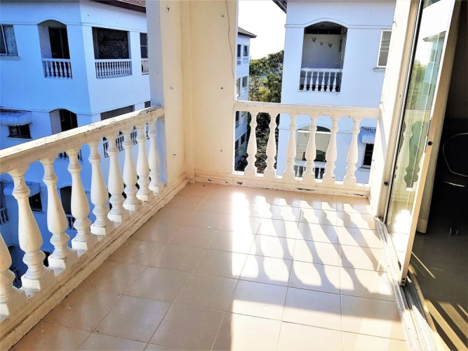 Pool View Apartment