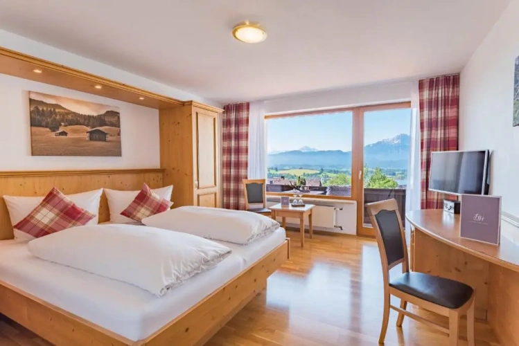 Standard Double room with lake view