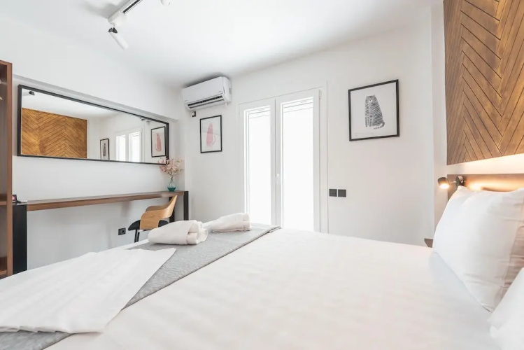 Phaedon Terrace Suite Near Acropolis by Cloudkeys