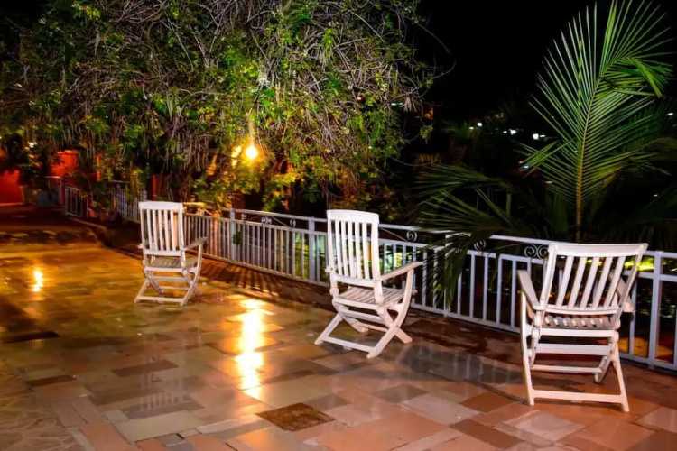 Zebra Tourism Hotel