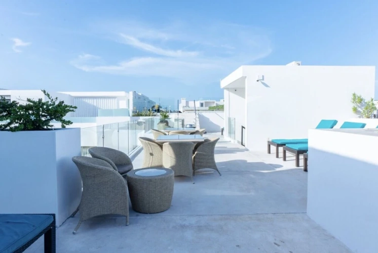 Deluxe Apartment