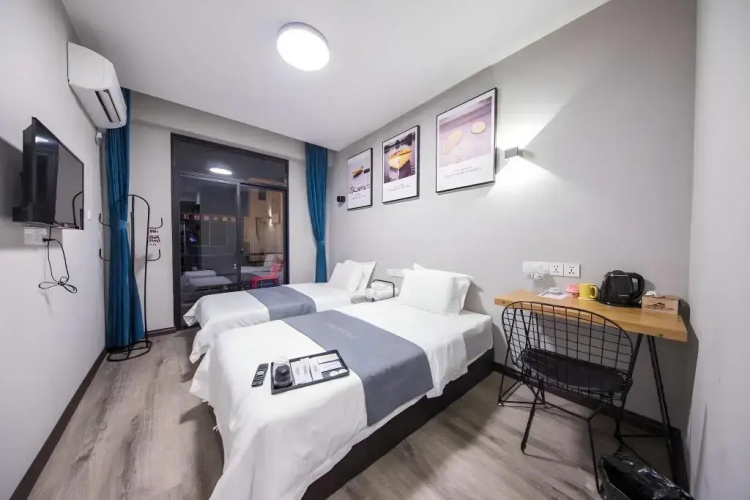 Paly Hotel