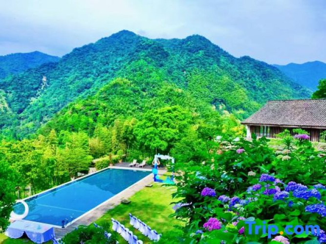 One Mountain Nine Houses