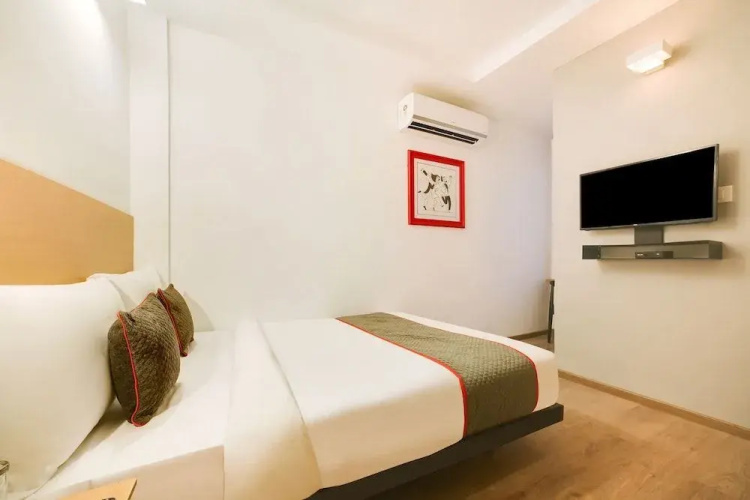 OYO Townhouse 230 Old Gurgaon Sector 14