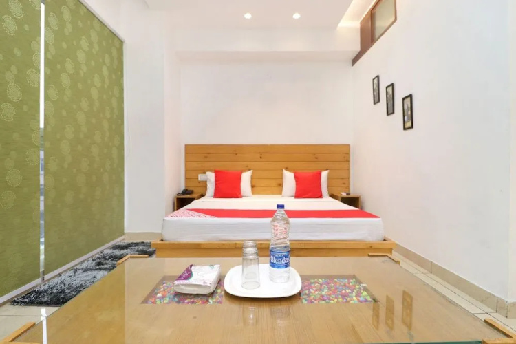 Oyo 26606 Hotel R K Grand