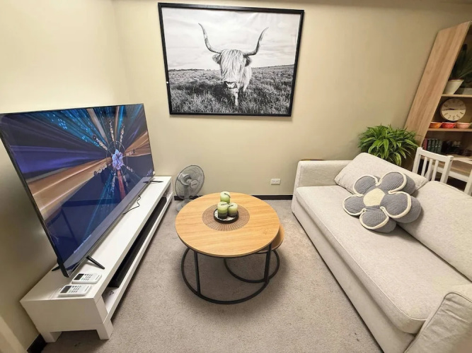 Aesthetic Cozy Apartment Condo With Pool Balcony & Deck