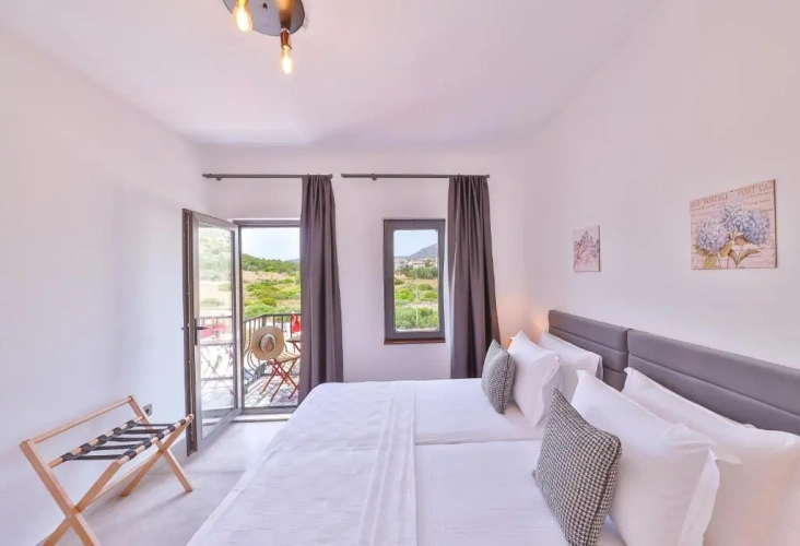 Single Suite with balcony and with garden view