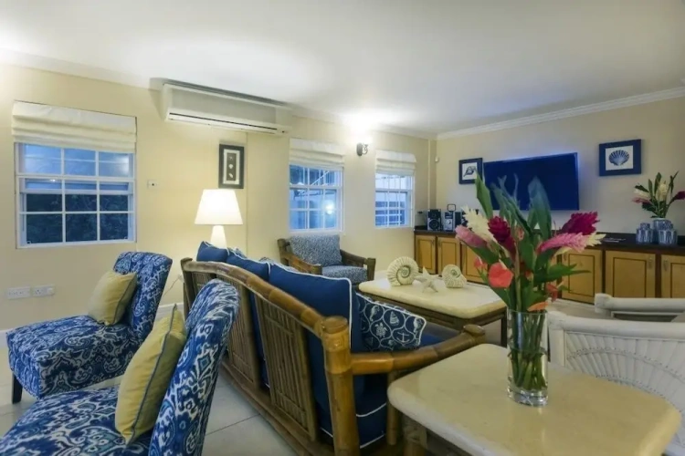 2 Bedrooms Villa