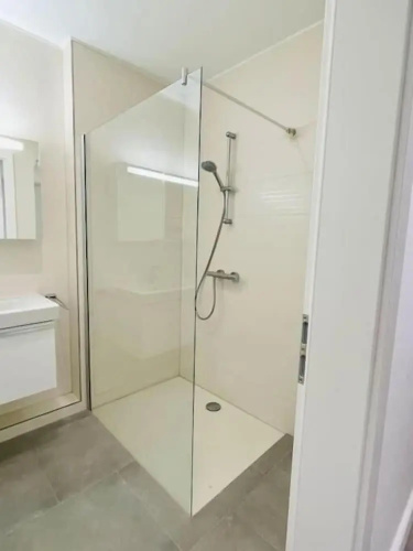 2 Bedrooms Flat in Center with Parking