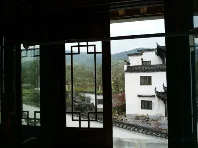 Yihong Hotel