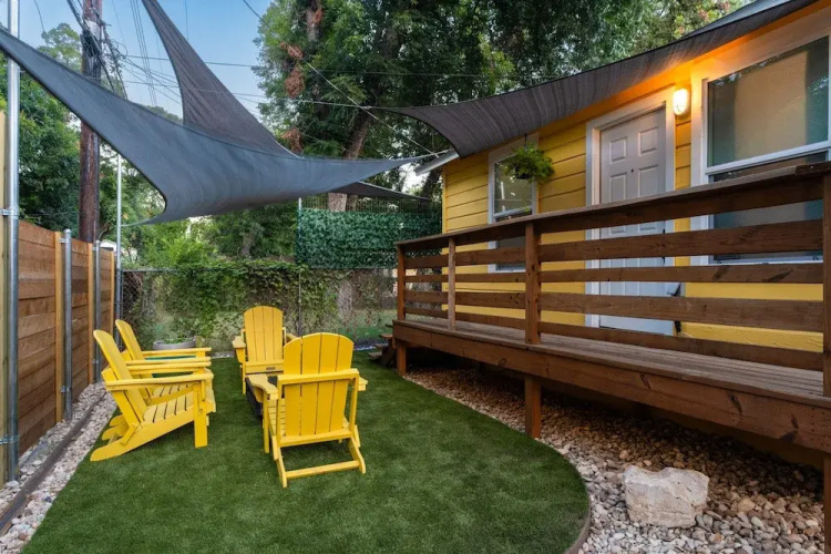 East Austin Bungalow w Bbq, Firepit, Fun Yard